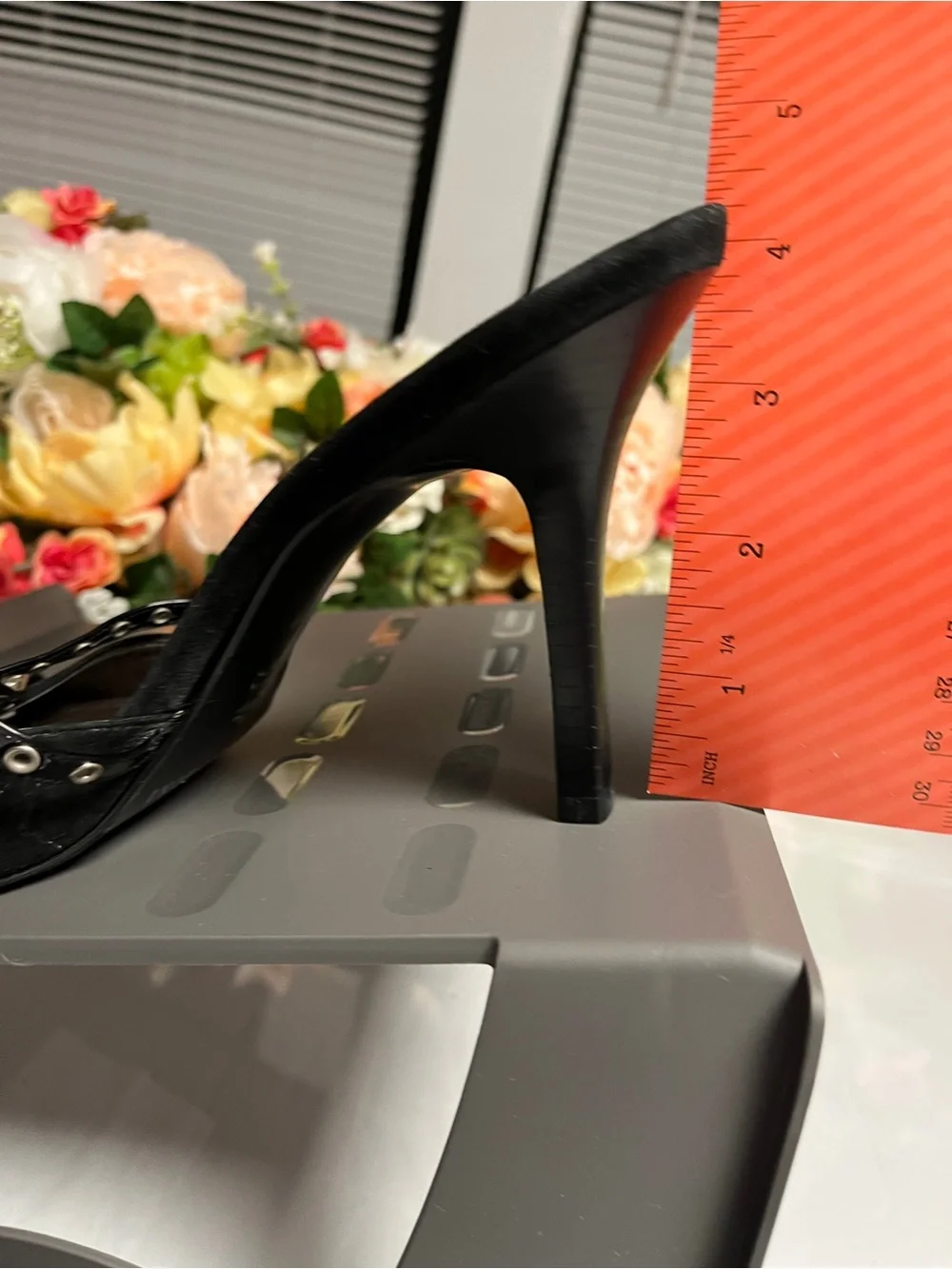 Gianni Bini Black Suede Studded Strappy Mule Heels Silver Grommets Open Toe 9M